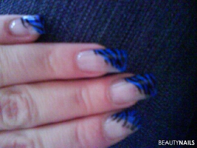 ... Gelnägel - blau getiegert Nailart