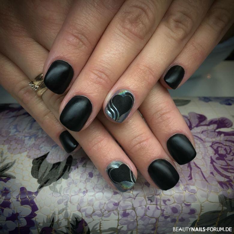 Interessante Nailart - Mattschwarze Valentinstagsnägel Gelnägel schwarz - Schulungsergebnis Tag 3, Refill, Fullcover in matt-schwarz mit Nailart