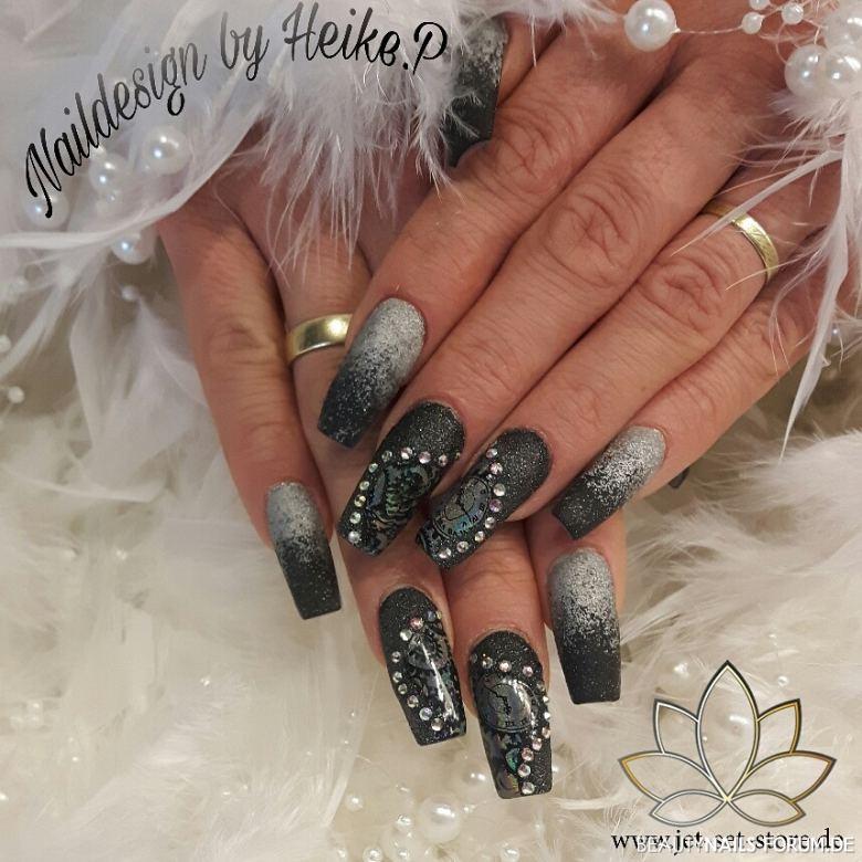 kunstvolle Nailart mit Glitzer Verlauf in matt