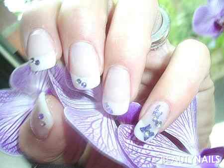 Lavender Butterfly Gelnägel - Aufbau/Finish- Cosi NailsFrench - Cosi NailsEinleger (Strass) Nailart