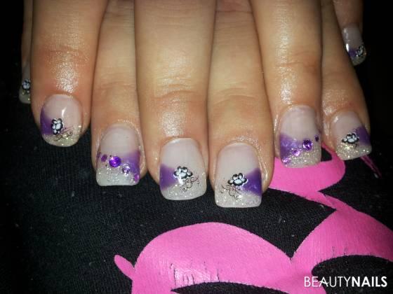 leila macht geila &#9829; ;) Gelnägel - Lila Weiß designMit gelUnd finisch glanzgel abschlussExtras Nailart