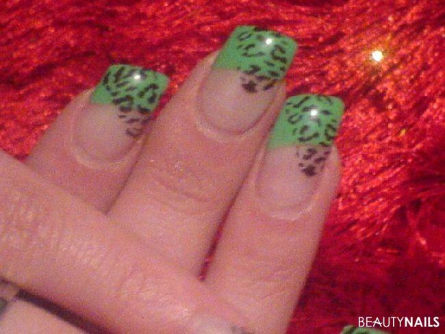 Leoparden Nails in grün / schwarz Gelnägel - leoparden Nägel ... Nailart