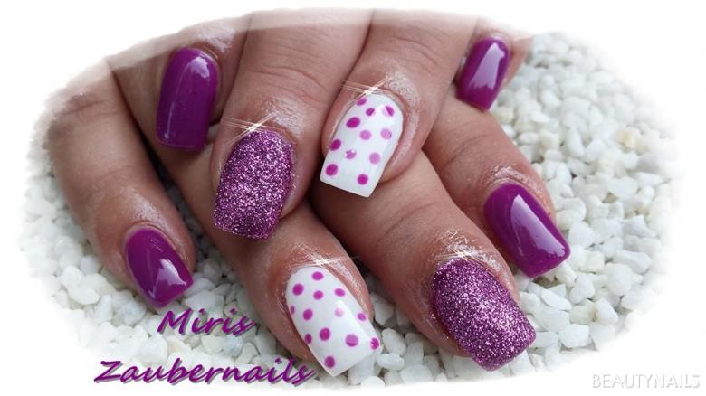 lila/weiß mit sandoptik Gelnägel - alles jolifin Nailart