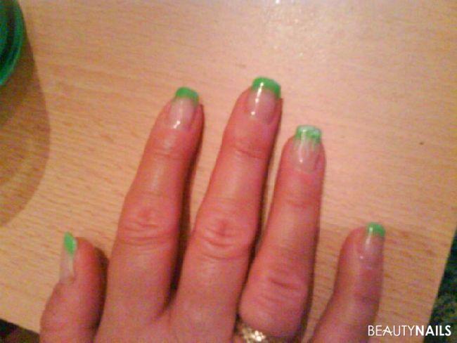 mal Krach Grün mit flammen am Ringfinger Gelnägel - Gel von Fantastic nails (frün) und Eubecos Nailart