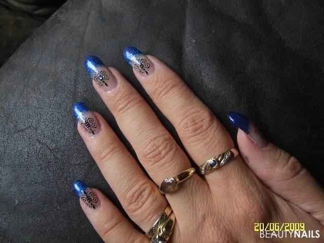 Meine eigenen "Mal Blau" Gelnägel - Bitte hab nachsehen, da ich mir meine Nägel immer selber mache. Nailart