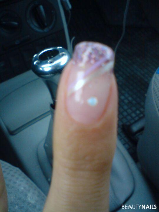 Meine Fingernägel nochmal Gelnägel - Lilaglitzer farben spitze mit lila und grauen farbenen querstrich Nailart