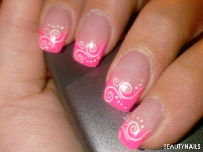 meine jetzigen-doch wieder eckig Gelnägel - alles abc-nailstore.nur das farbgel ist ne noname firma. neon Nailart