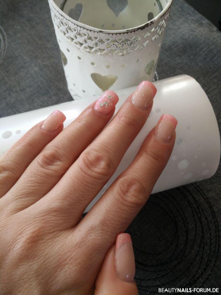 Nageldesign Pastell Lachs French mit Fairy Dust Gelnägel rosa - Andere Hand links Nailart