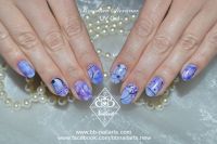 Nail Wraps in blau-lila mit Blumen Gelnägel