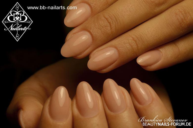 natürliche Nägel in Nude Gelnägel nude - Aufbau mit Hanse Nailcouture - Only Cover me als Farbe Nailart