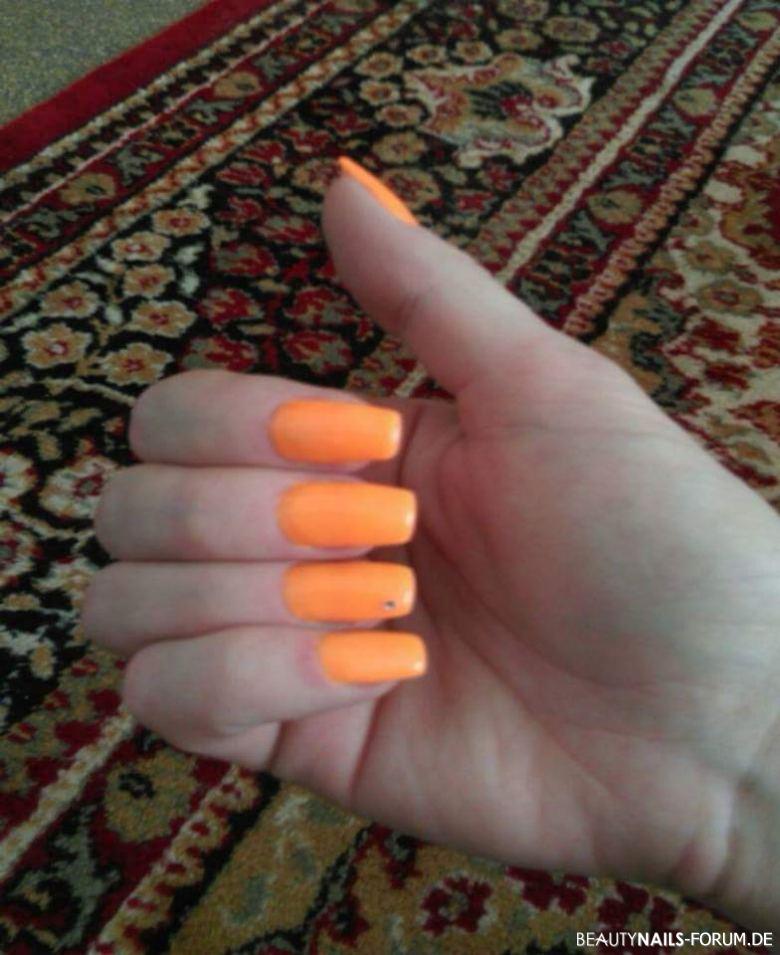 Neon orange Gelnägel - Farbgel in neon orange Nailart