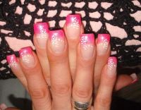 Neon-Pink-Glitter mit ein bissel Stamping... Gelnägel