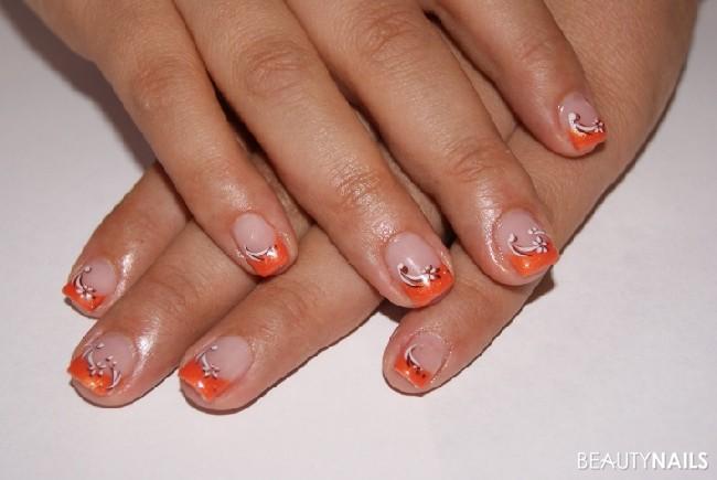 Orange mit Stamping Gelnägel - French Orange + Doppelstamping Braun und Weiß Nailart