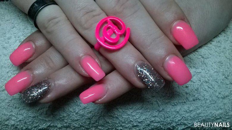 Pink Nails Gelnägel - Fullcover mit pink und RF mit Multiglitterbin auf Eure Meinung Nailart