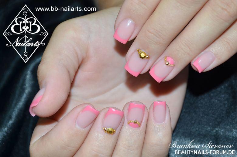 Rosa French Nailart mit Goldnieten Gelnägel rosa gold - Gele von Hanse Nailart