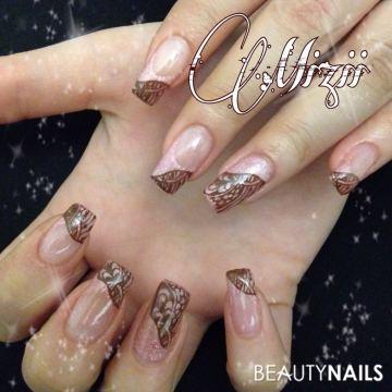 Rosa und Braun Gelnägel