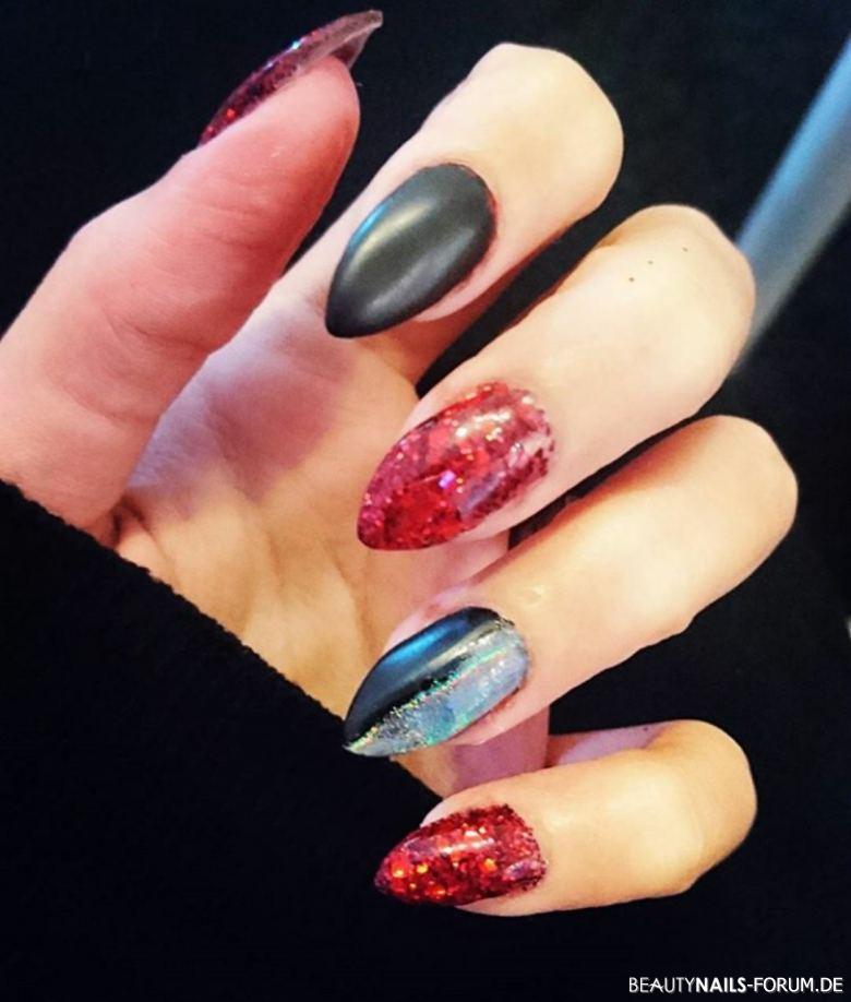 Rot & schwarz Nailart in matt, Chrom und Glitzer Gelnägel