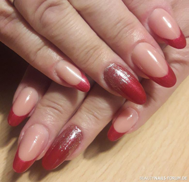 Rote Frenchnails mit etwas Glitter Gelnägel rot - Meine eigenen, selbst gemacht.Aufbau : Acrylgel Camouflage French Nailart