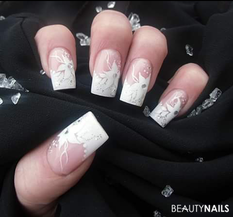 schlicht in weiß Gelnägel -  Nailart