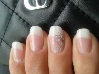 Schlicht und schick, weisses French Gelnägel