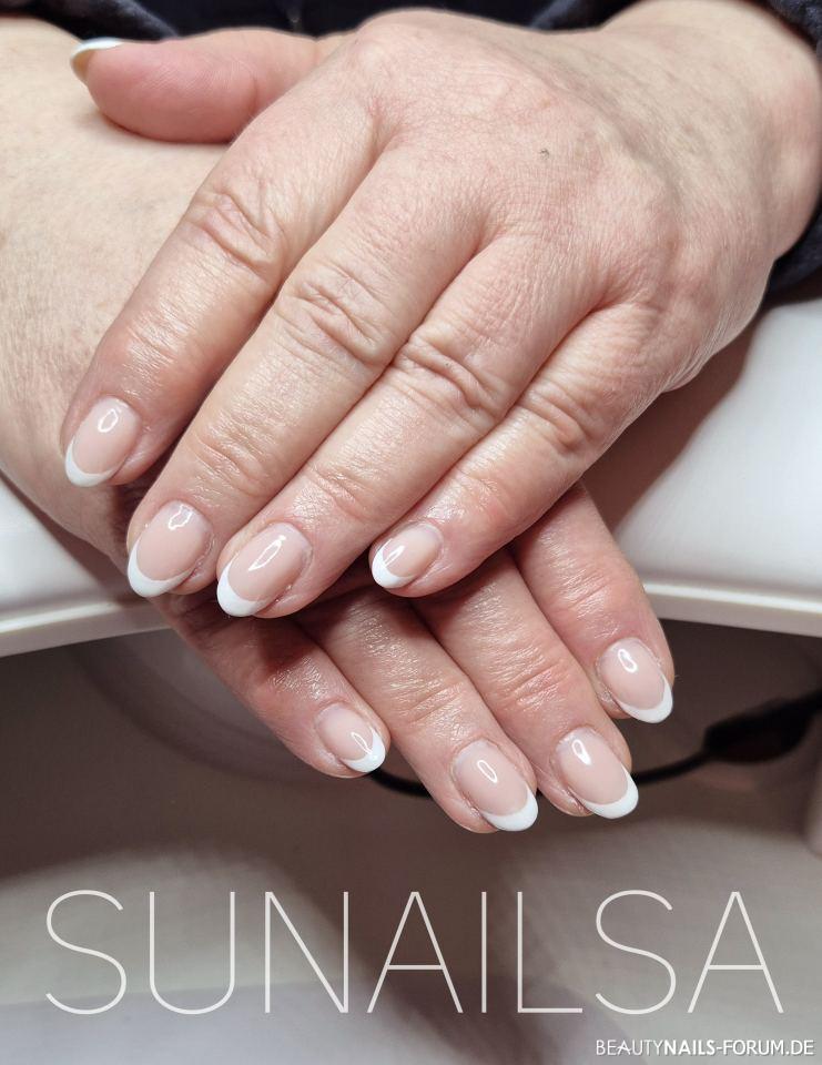 Schlichtes French Gelnägel weiss nude - Schlichte kurze Modellage Nailart