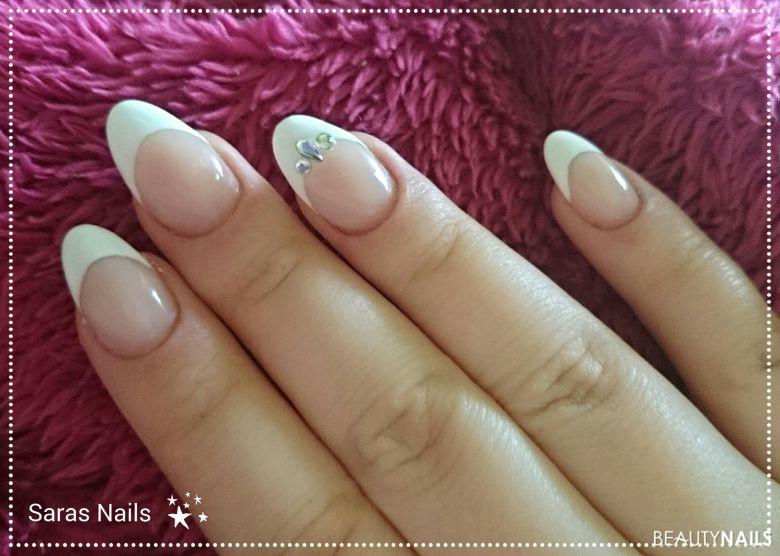 Schlichtes weißes French mit Strass :) Gelnägel - Endlich wieder Mandeln   weißes French mit Strass (auch am Daumen) Nailart