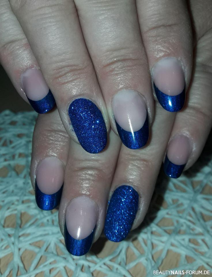 Schönes French/Fullcover Glitter in Blau Gelnägel blau - Meine eigenen selbst gemacht. Aufbau: Acrylgel Camouflage Lyni Nailart