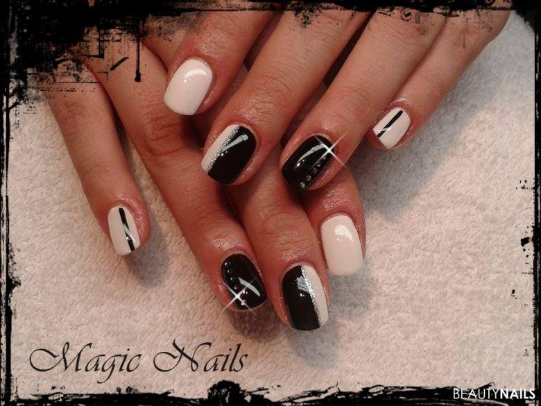 schwarz-weiss Gelnägel - alles von Aglia, French gel super White, black gel fixed, Swarowski, Nailart