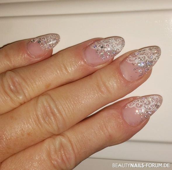 Sehr Schone Nailart Mit Schnorkeln Und Glitter Gel Gelnagel