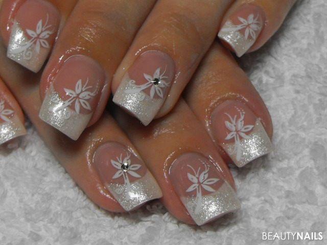 Silbernes French mit Stern Gelnägel -  Nailart