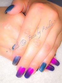 Thermo-Effekt Nails in Lila/Pink und Blaugrau Gelnägel