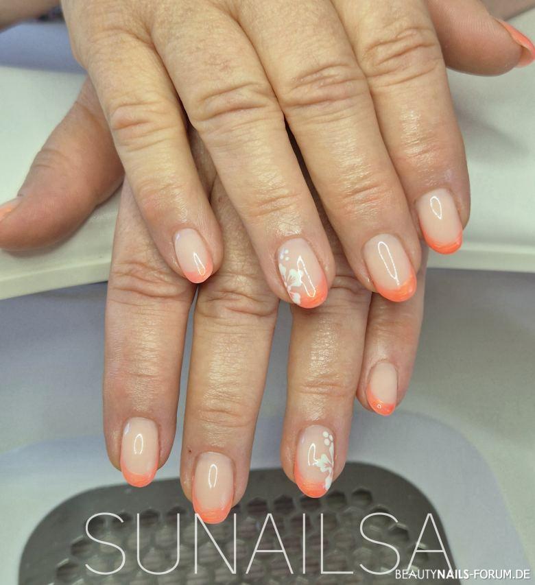 Urlaubs Nägel Gelnägel orange weiss nude - Urlaubs Nägel Hibiskus Nailart