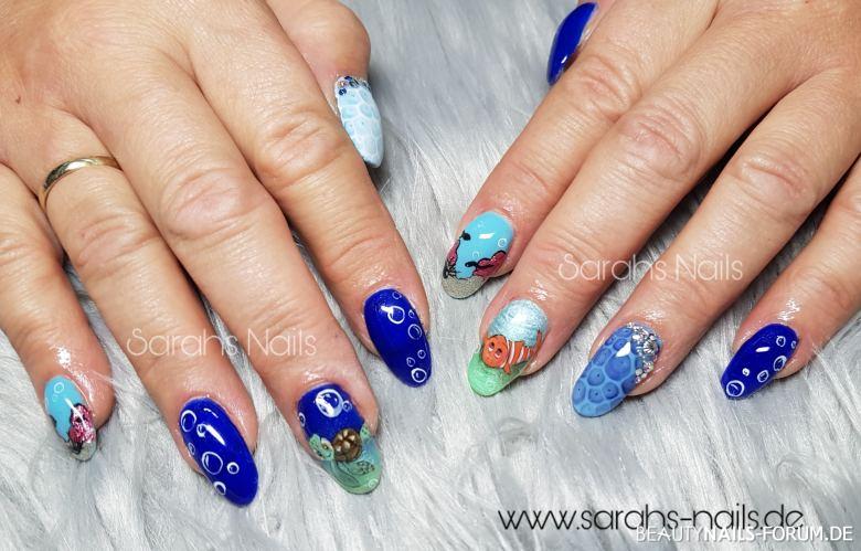 Urlaubsnägel gemalt - Schildkröte, Fisch, Luftblasen Gelnägel blau -  Nailart