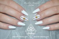 Weiss mit Gold Muster / white Fullcover Gelnägel