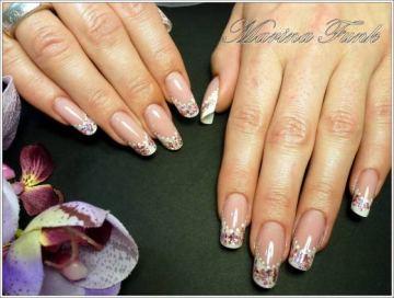 weiß mit nailart Gelnägel