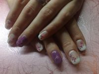 weißes french, lila und sticker und pink lila Gelnägel