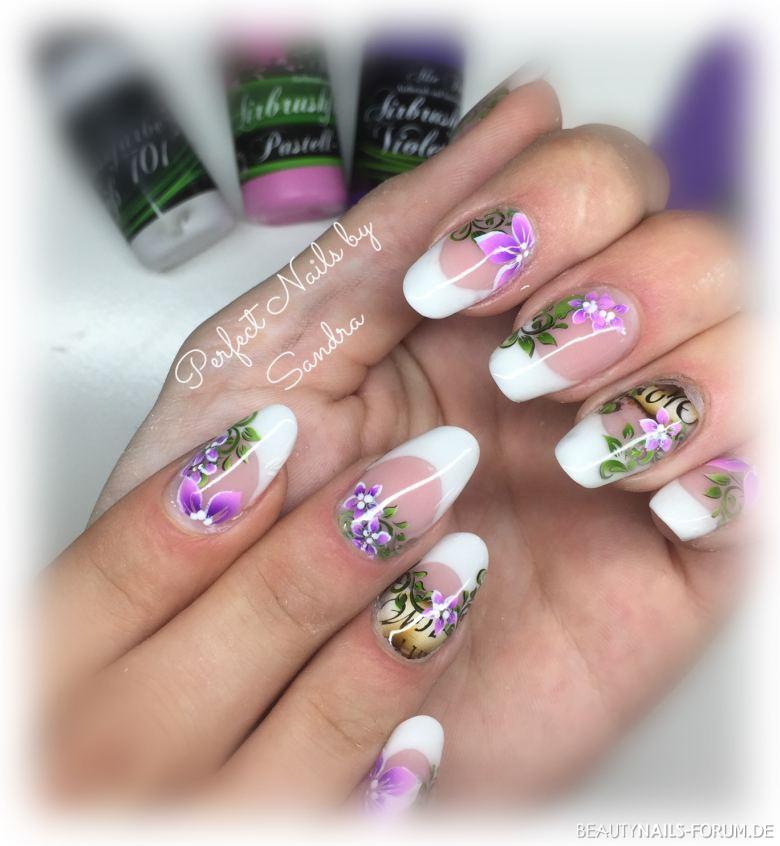 Weißes French mit Airbrush Blumen in lila
