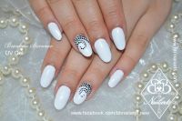 White Dots Nailart Gelnägel