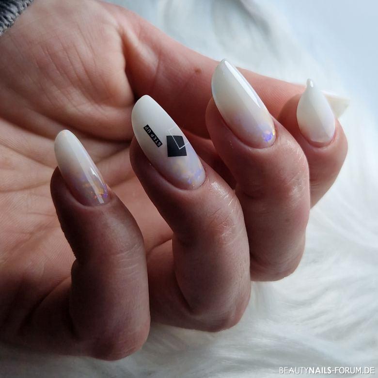 White nails Gelnägel weiss - Aufbaugel Control milky white von Eclair Nailart