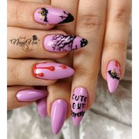 Halloween in pink mit Blutstropfen, Baum und Fledermaus Halloween Nägel