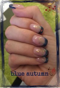 blue autumn - french nägel mit blau, gold und glitzer Herbst-Nägel