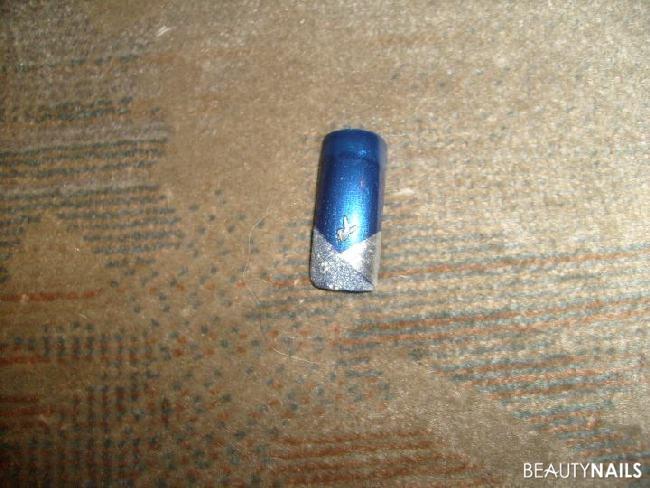 Dunkelblauer Nagellack , mit 2 versch. silber Glimmer & Playboy Mustertips - Einfache Nail Art mit Nagellack , dunkelblau P2 colour Victim Nailart