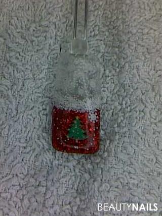 Weihnactsbäumchen Mustertips - Roter Glitzerstaub, weisser grobkörniger Neonpuder+Sticker Nailart