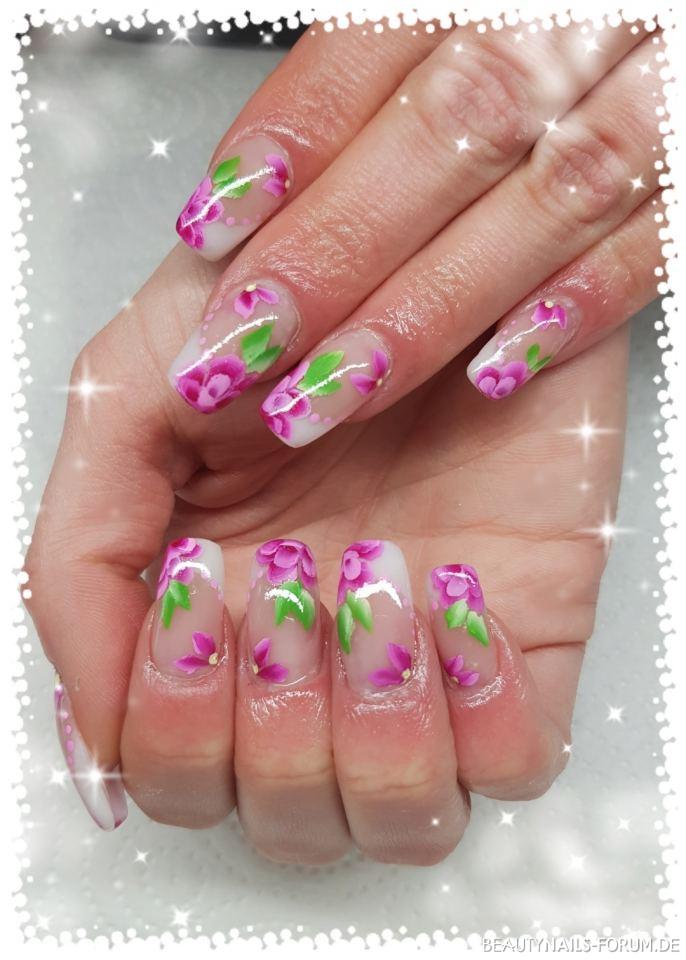 Acrylgel Modellage mit One Stroke Blumen Nageldesign pink grün weiss - Modellage mit Acrylgel und weißen French mit One Stroke Blumen Nailart