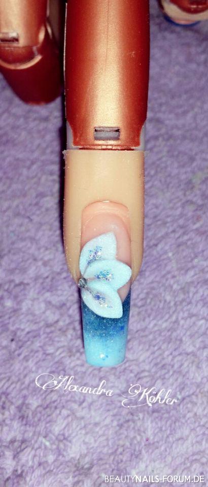 Acrylmodellage mit 3D Blume blau Nageldesign - rm beautynails, melano, glitter von nded Nailart
