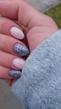 Acrylnails Rosa u. Grau mit Glitzerpuder Nageldesign