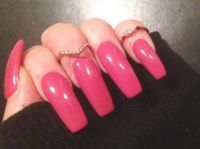 Auffälliges knalliges pink Fullcover Nageldesign