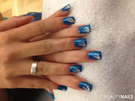 Blau glitzer , weiss, glitzer grau Nageldesign - Gel - surepromise  nagellack essenceLook by bipa nail art - Nailart