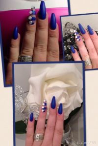 Blau matt Nageldesign