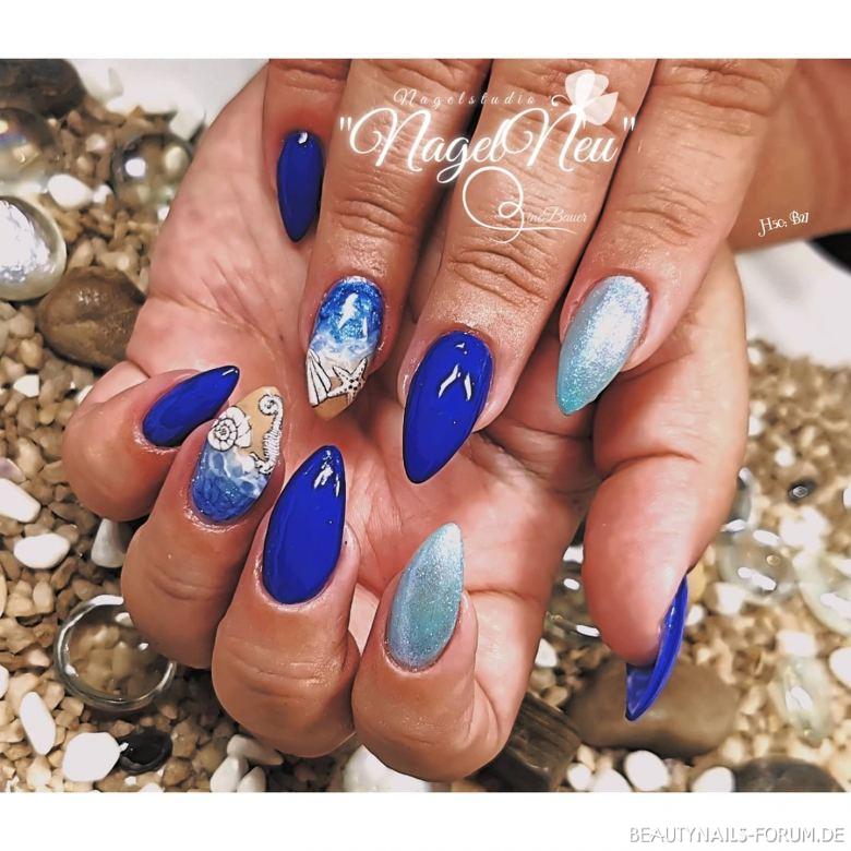 Blau - Mix mit Muschel-Tattoo Nageldesign blau - Farbgel luminous blueFarbgel polar glimmer3D-WaterTattoos Nailart